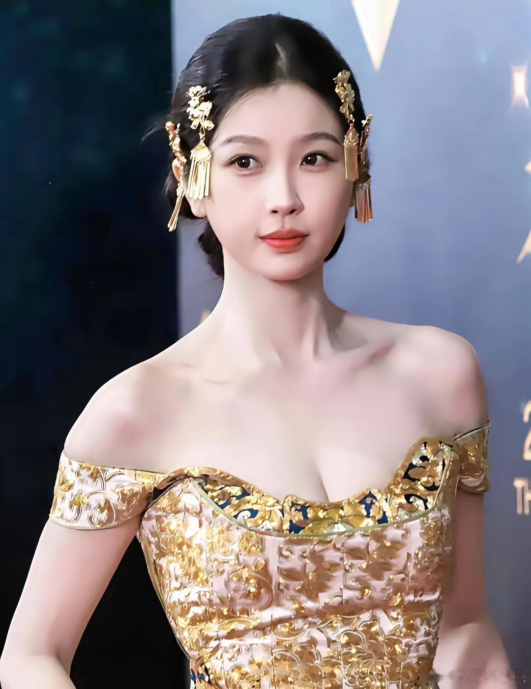 发现一个有意思的事，就是虞书欣，她现在才29岁，年纪轻轻，而且不是科班出身（她大