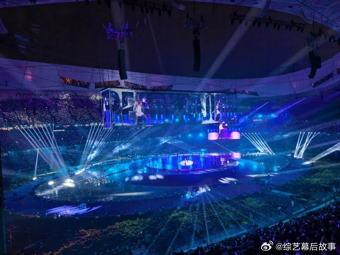 张杰赚点钱全花舞美上了 永远为张杰的舞台盛宴流泪！鸟巢舞美经费在燃烧，哥赚点钱全