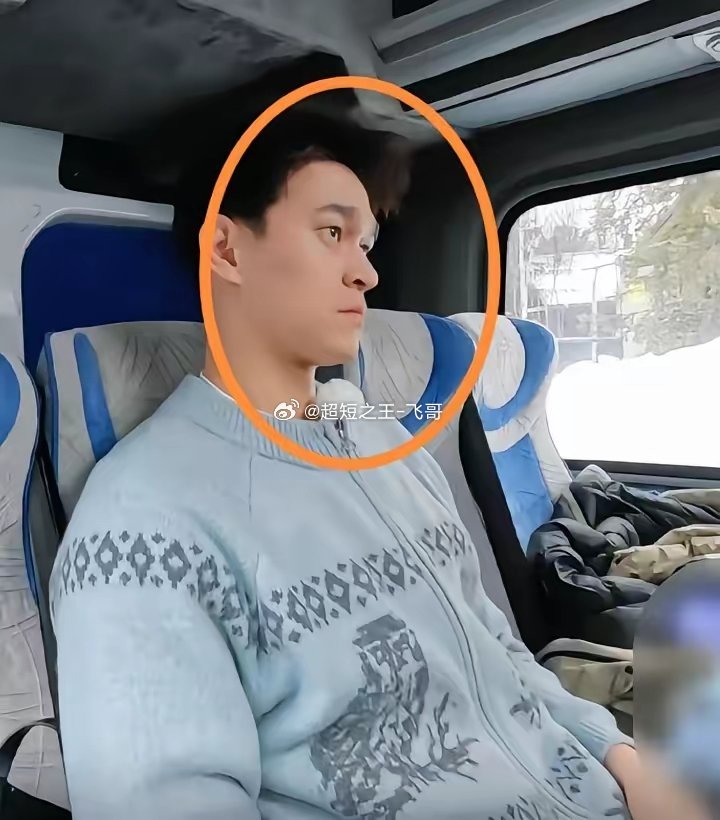 果然肢体语言不会骗人。张豆豆哭前，孙杨一系列的肢体动作，可以看出他不是好面子，而