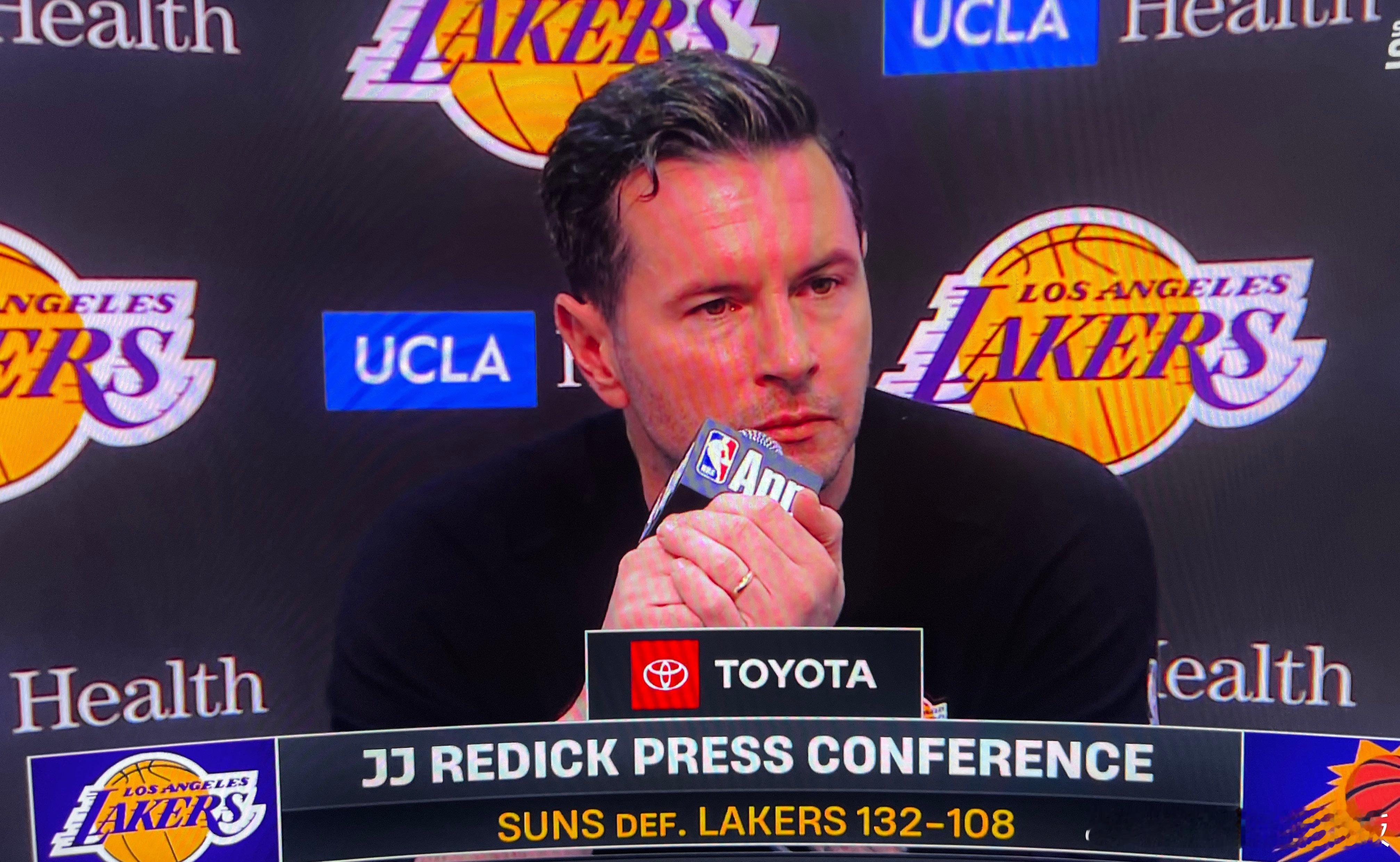 雷迪克表示，太阳在下半场的前13次进攻中都取得了成功。“我们没办法阻止他们进入油