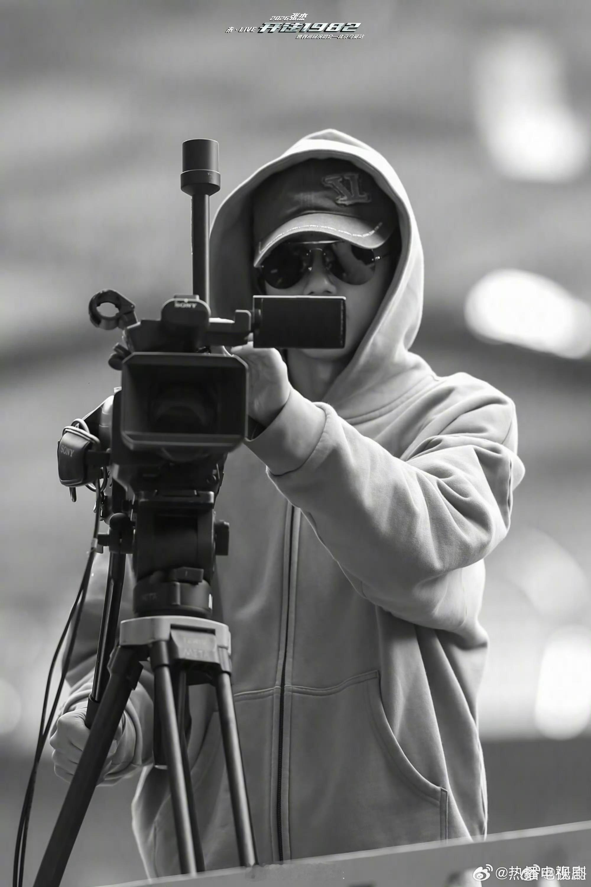 张杰晒粉丝对于演唱会的评论张杰分享歌迷repo✨每场演唱会都治愈人心，满场合唱双