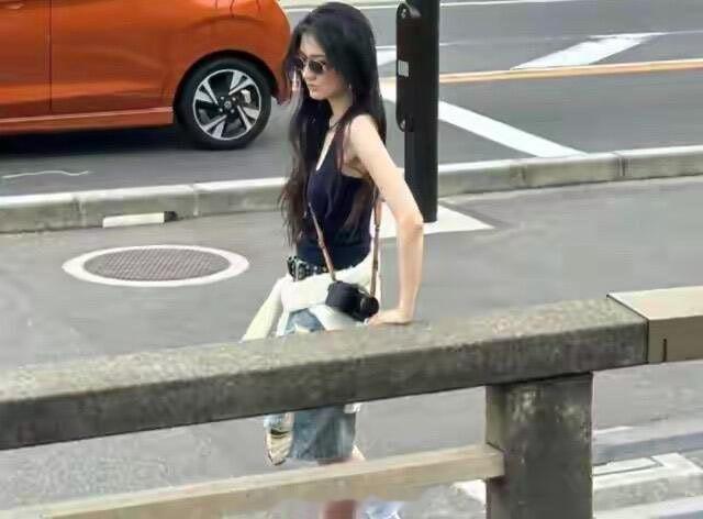 徐璐陪小5岁男友日本度假偶遇徐璐和男友日本度假   有网友在日本偶遇徐璐陪小5岁
