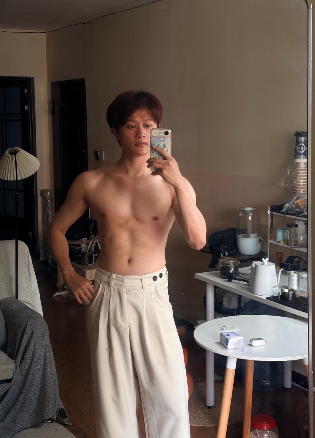 我允许我的感情一塌糊涂，但是我的钱 我的身材我的自由 我的前途 我的新陈代谢c我