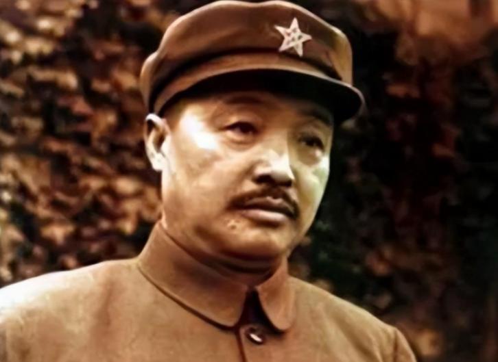 1955年授衔前夕，我军一副军长按照级别应被授予少将军衔，谁知贺龙听说后顿时火冒