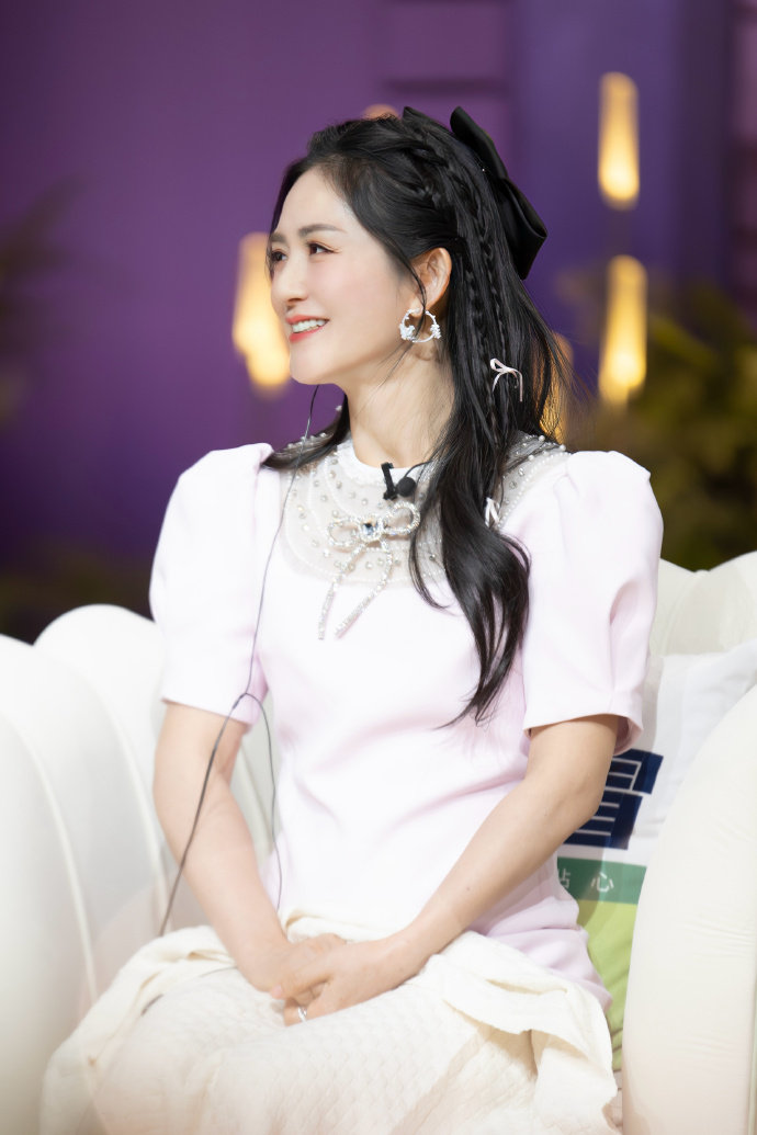 谢娜说要永远保持向上姿态谢娜说妈妈的身份让她在陪伴中成长 谢娜的故事太有感染力了