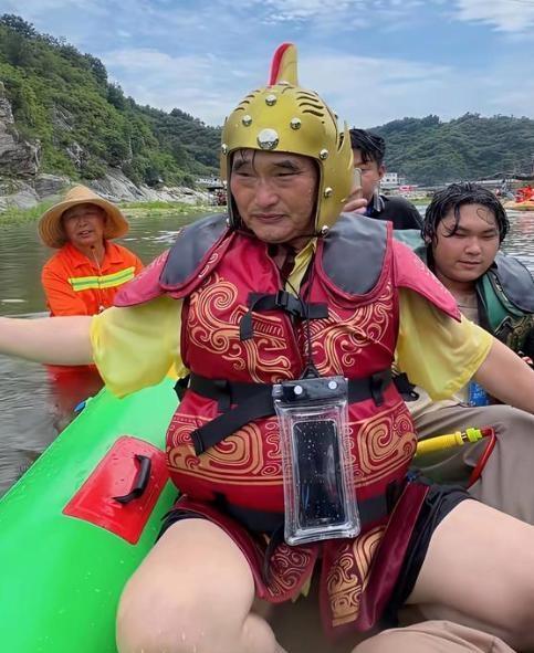 人家大衣哥赚个钱也不容易！