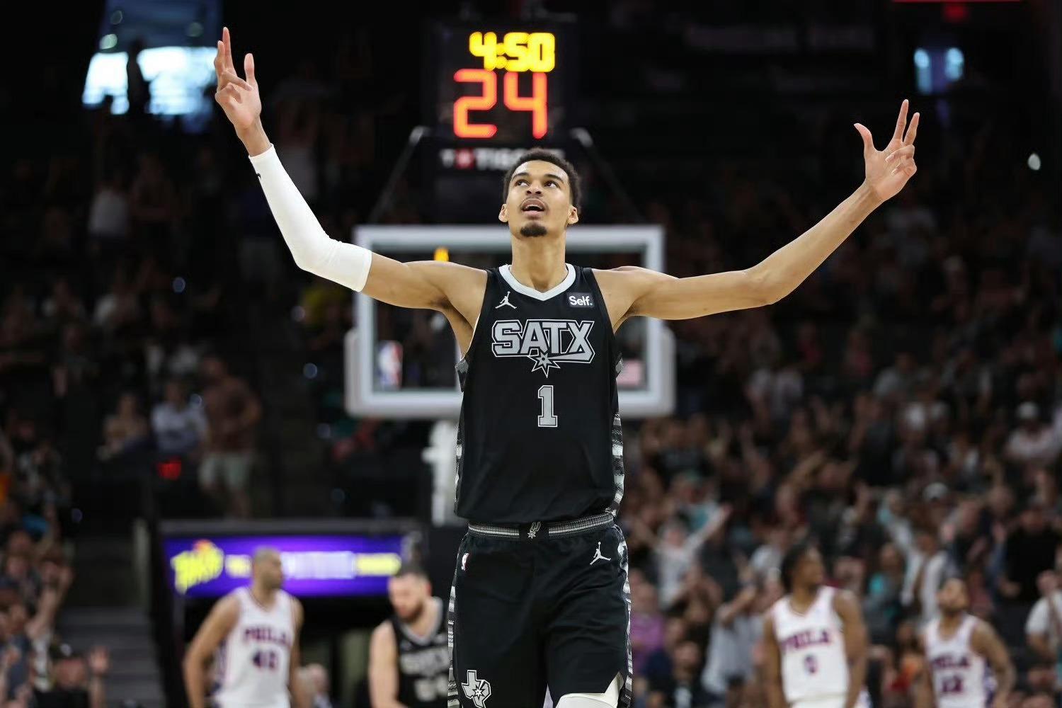 文班今天替补出战雷霆！ 马刺vs雷霆 nba杯四分之一决赛