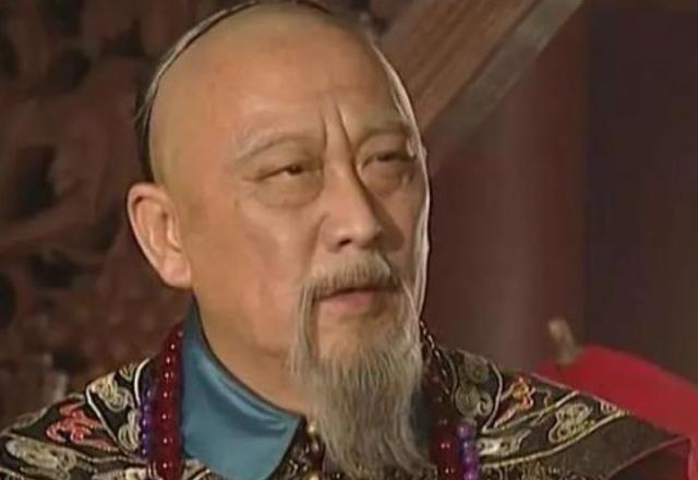 1703年，68岁的索额图被活活饿死在宗人府。康熙恨得牙痒痒，又下令抄了他家，杀