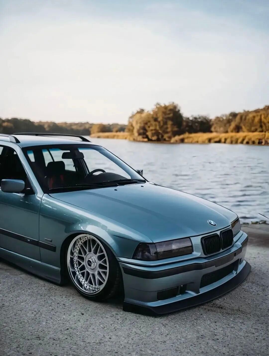 豪车超跑  宝马E36 Touring 330i低趴案例！真有韵味