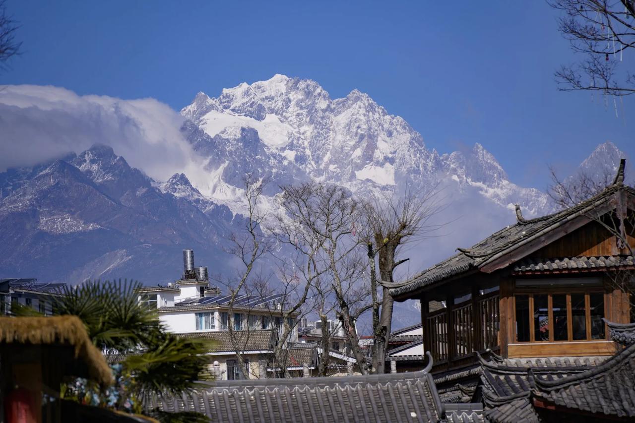 丽江玉龙雪山
分别在丽江古城、去玉湖村的路上和玉湖古村拍摄。