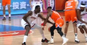 效率很高！张宁8中6拿到16分6板 末节连续拿分带队反超 