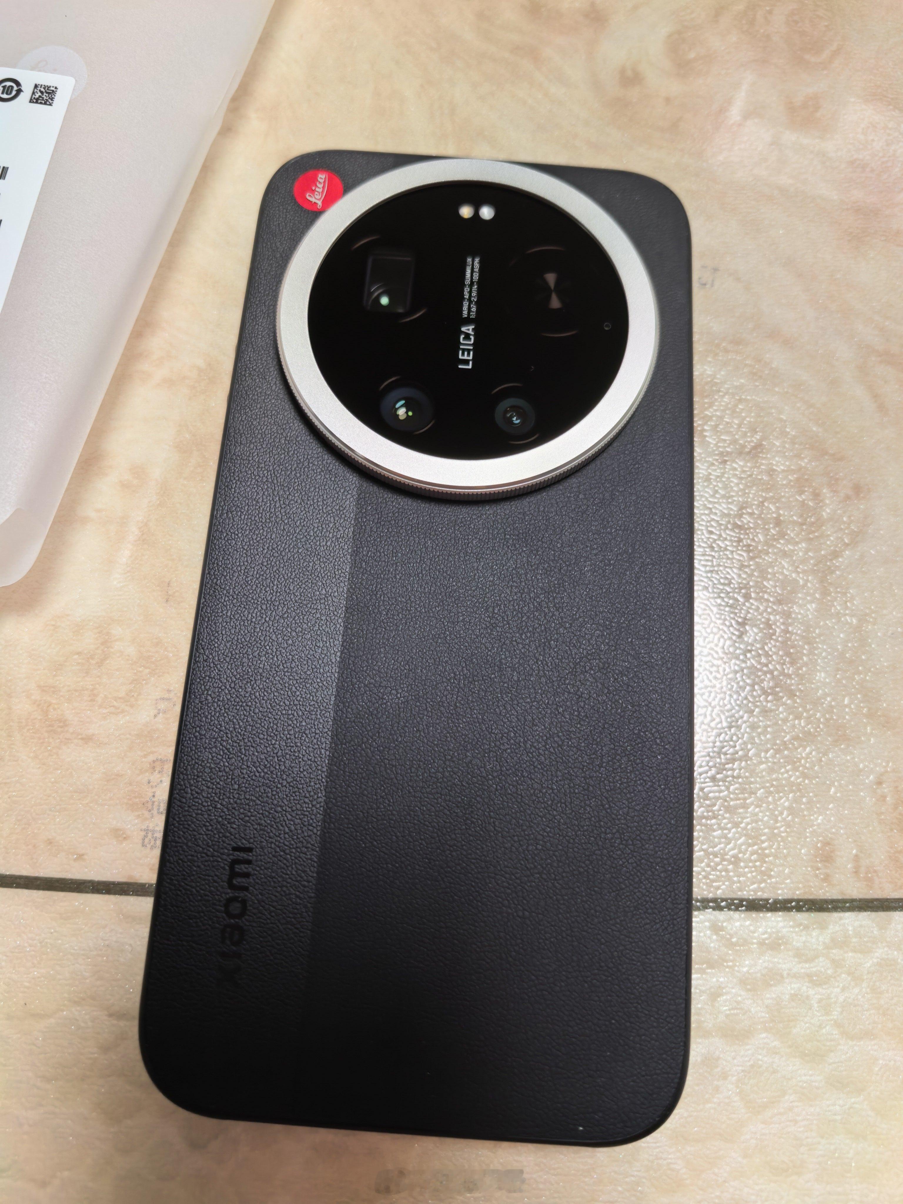 一觉醒来，群里又多了几个小米17 Ultra高端用户，另外还有华为Mate80R