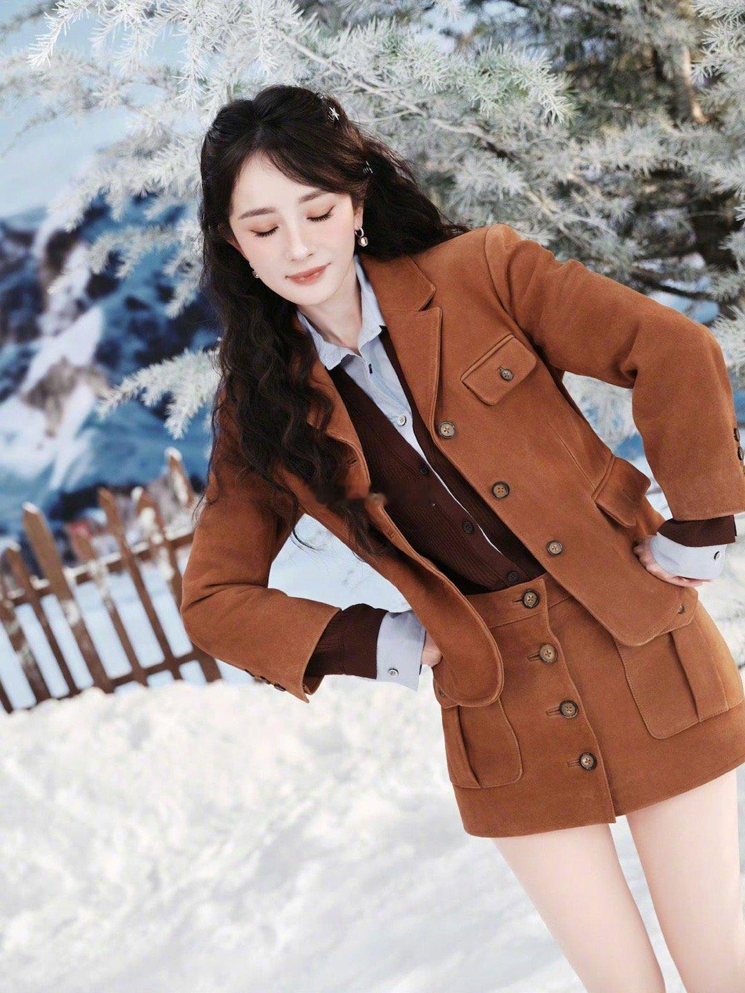 【幂式“可露丽”穿搭 | 摩卡慕斯的高级反差感】秋冬穿搭灵感这就来了！杨幂这套造