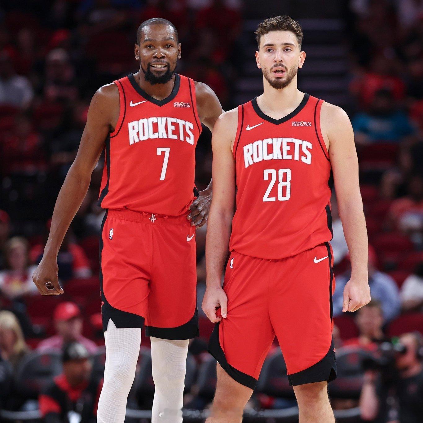 火箭队的进攻：1. 比赛开始时，让杜兰特/申京打挡拆配合，阿门从底角切入底线。2