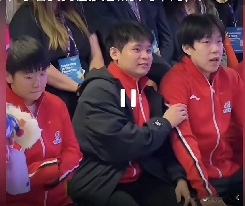 谁还没有个哥哥了，看石头3:0户上隼辅比赛结束，一头扎进了他头哥的怀里，再看小石