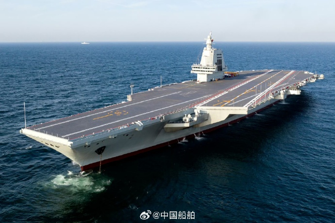【福建舰赴南海开展科研试验和训练】9月12日消息，据海军新闻发言人介绍，日前，我