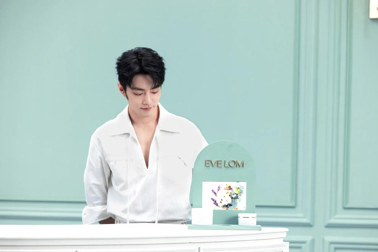 追肖战的意义，对不同人来说可能有不同的答案，但核心往往围绕着“正向的情感联结”和