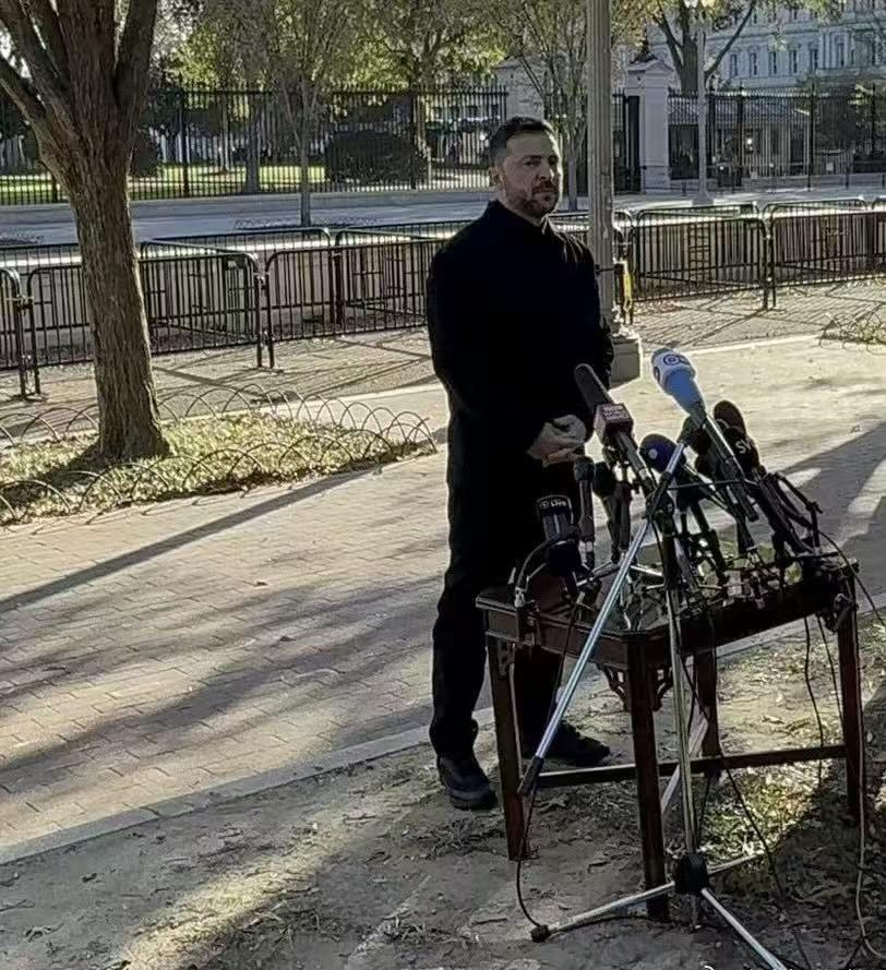 乌克兰总统和乌克兰人视为耻辱，人类历史上的首次。泽连斯基作为一国总统，却不得不在