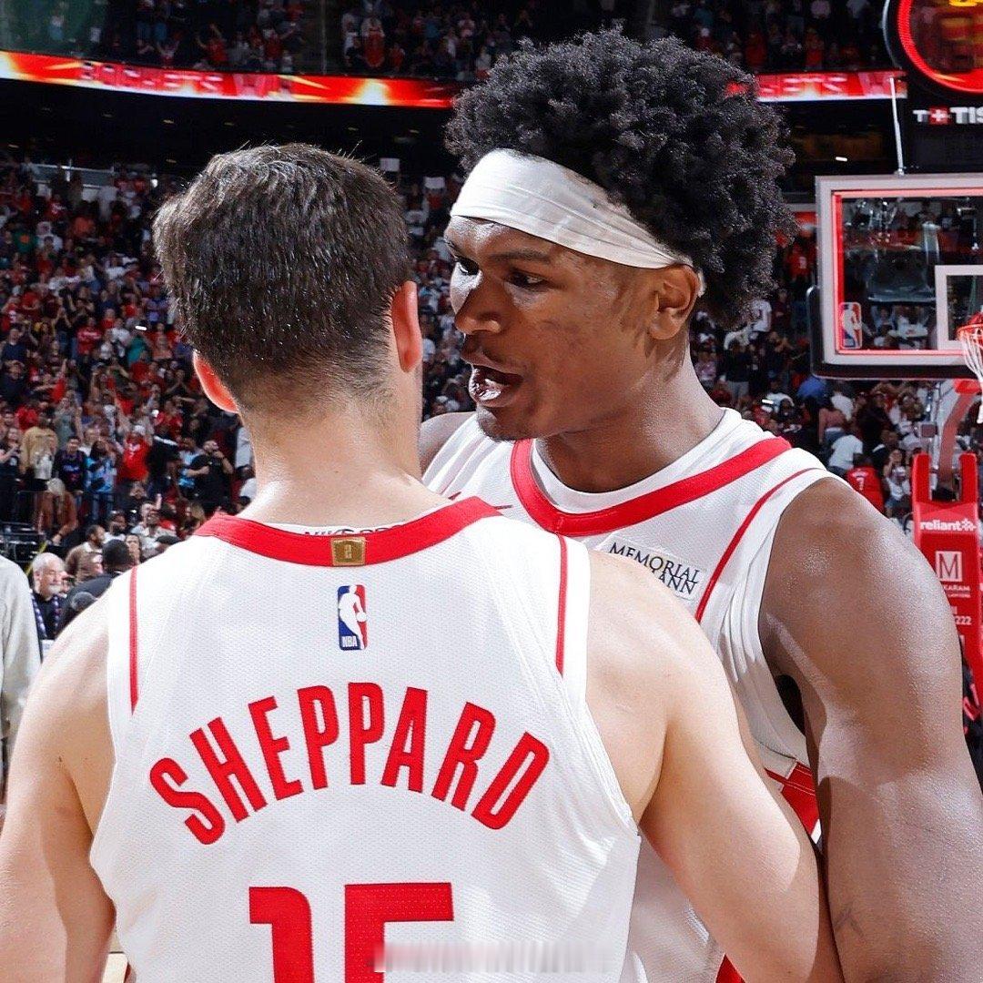 乌度卡表示谢泼德明天G3的出场时间绝对比G2的11分钟多你们细品里德谢泼德湖人v