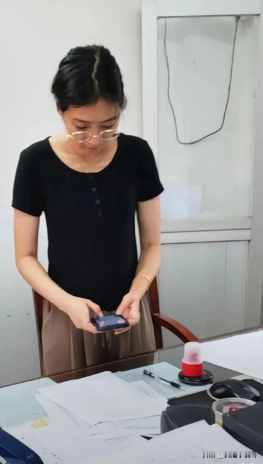 猜一下阿姨是做什么工作的？