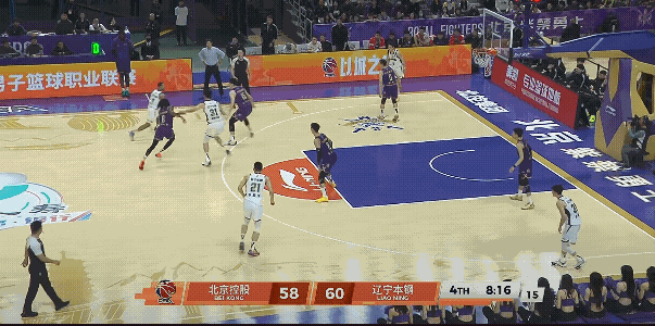辽宁男篮这个外援布朗真的打的硬，第四节关键时刻让他出场，连续投进三分，真的是一个
