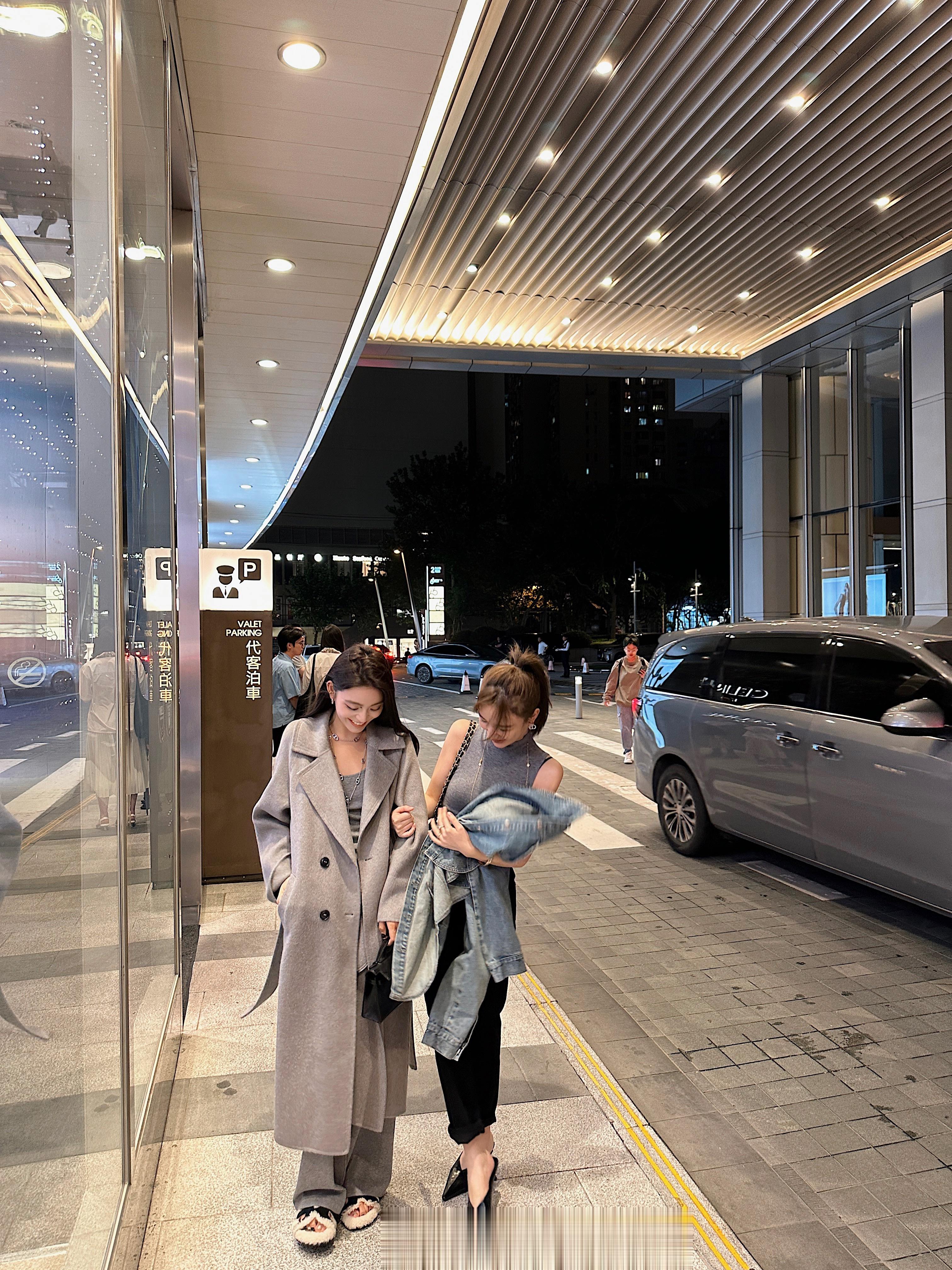 回家路上啦～ 这是一条含皮量超高的一组图哈哈哈跟皮姐好多合照 开心噻！因为这几天