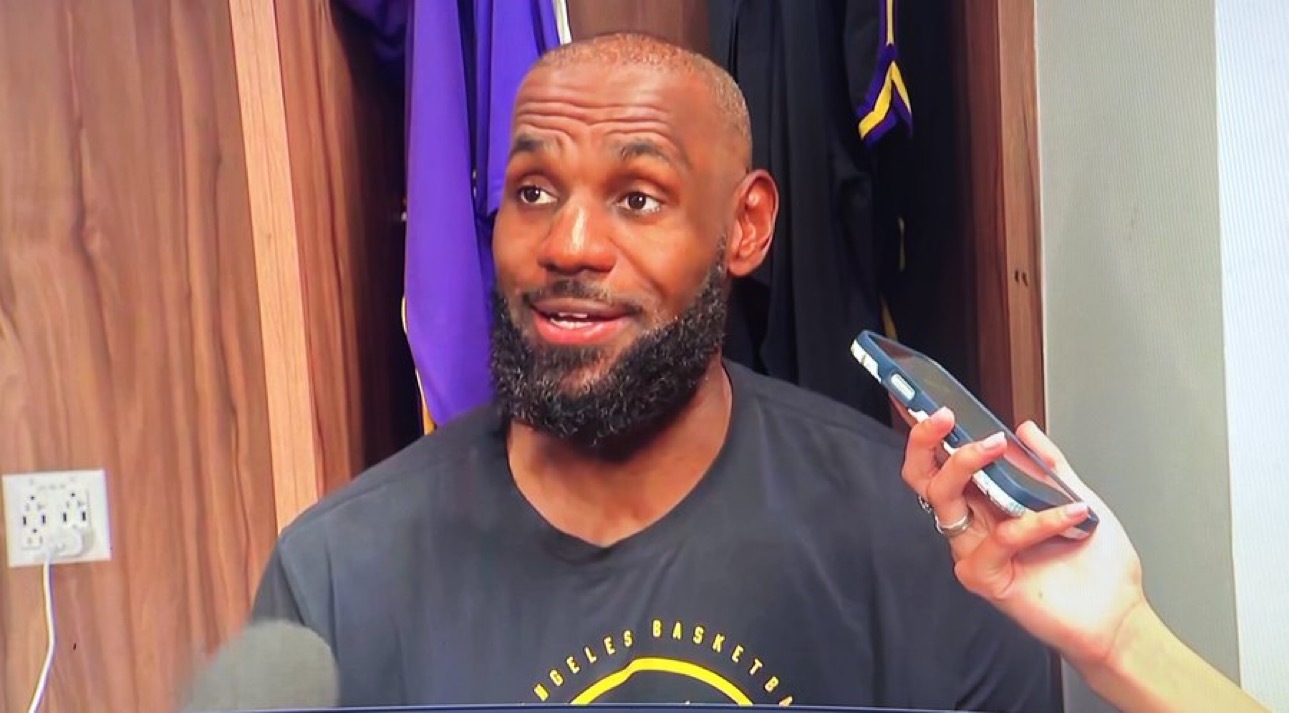 詹姆斯谈他的手指伤：“是的，是的，是的。会没事的。我是说现在并不好，但它会没事的