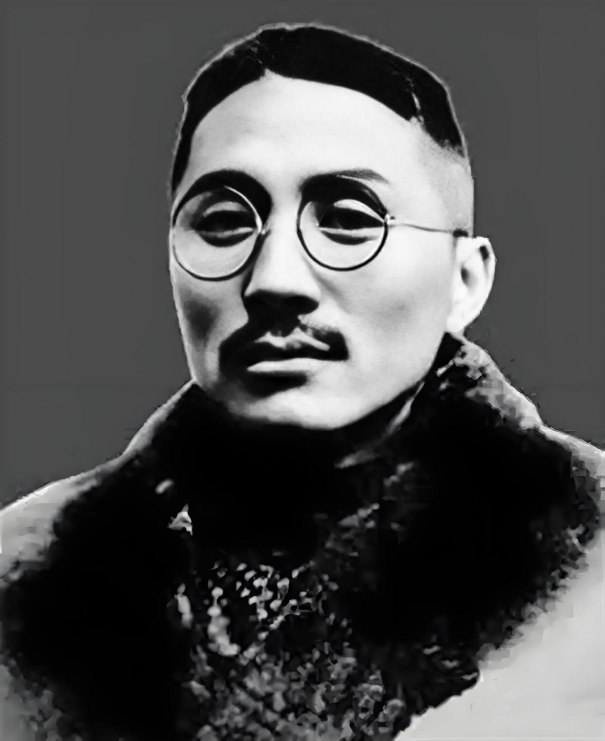 1921年，因“暗杀理念”不被孙中山接受，王亚樵出走上海，成立了“斧头帮”，专门