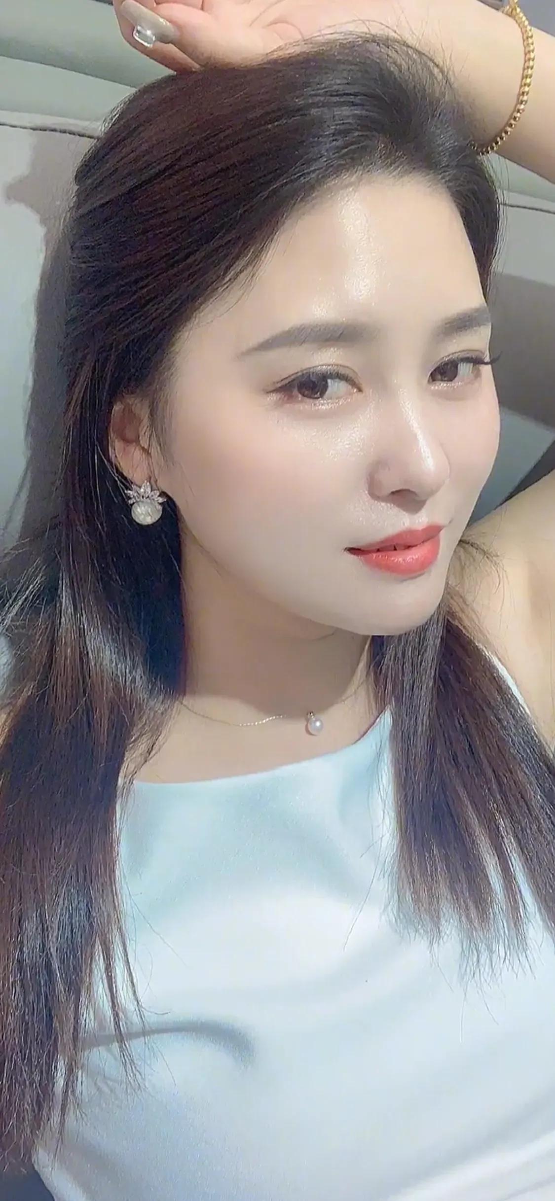不知道为啥，我比猪都害怕过年，或许是别人提钱回家过年，我是提前回家过年，抑或是怕