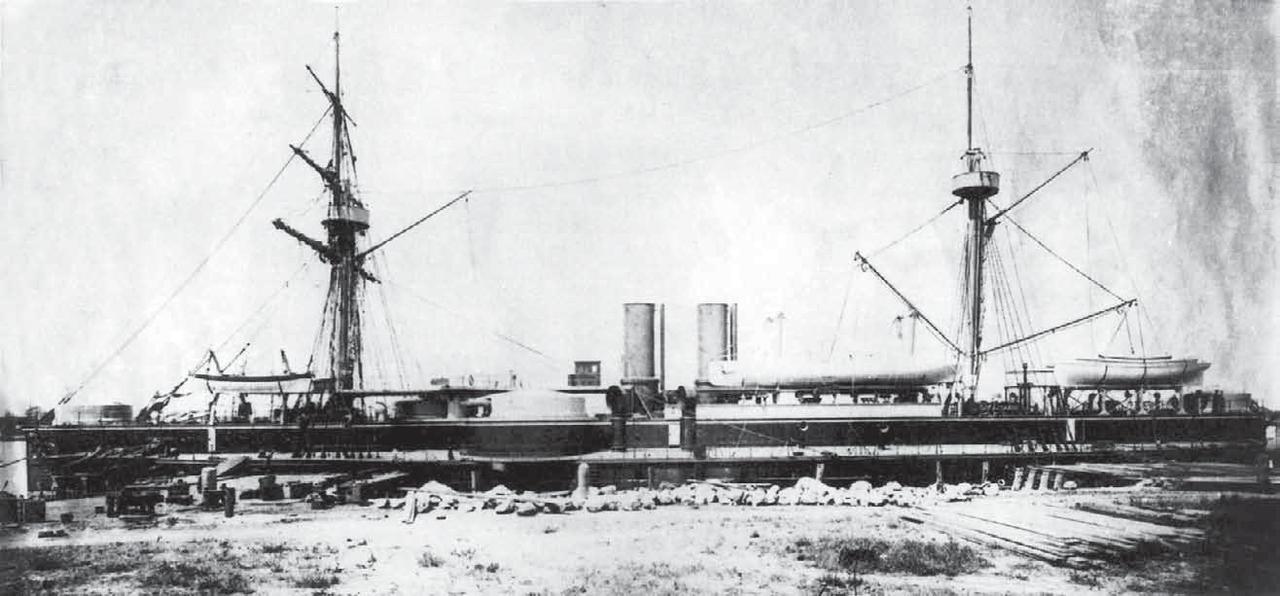 德国伏尔铿造船厂设计“定远”级时，舰体很大程度上参考了德国自家最新式的“萨克森”