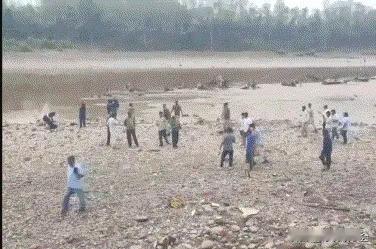 印度近日关闭了印度河上游的两个大坝，宣称“不会允许一滴水流向巴基斯坦”。这一举动