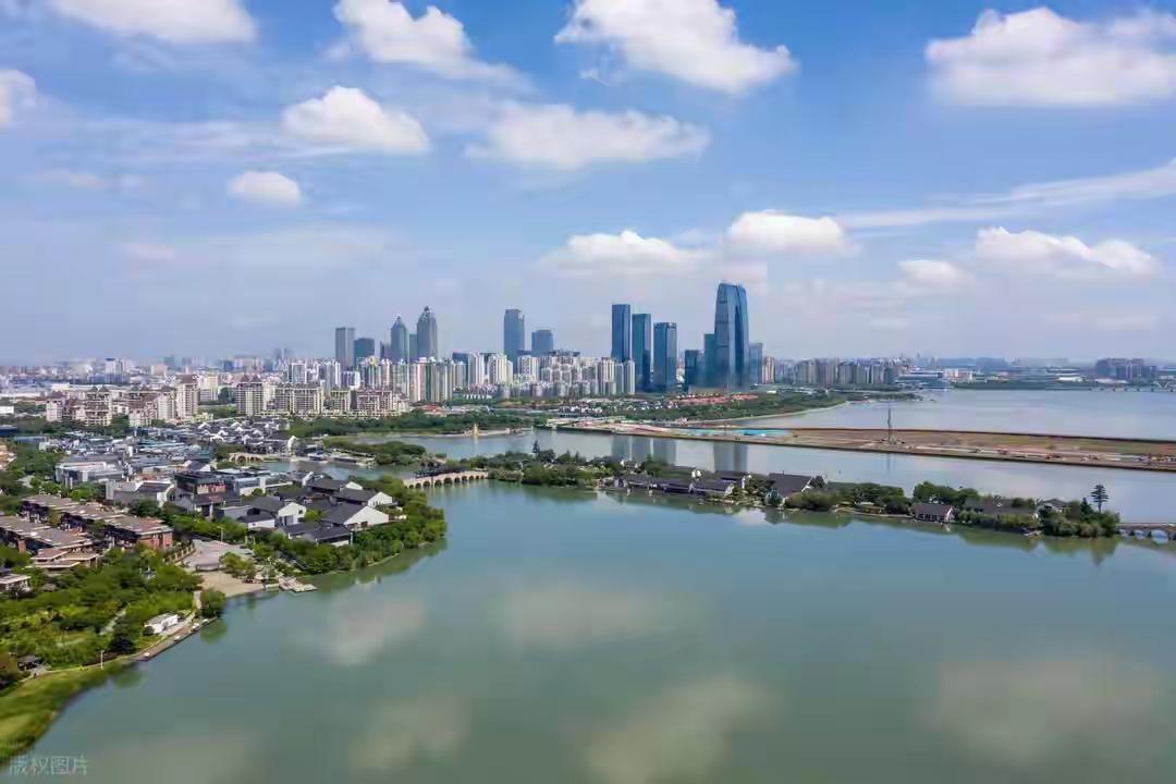 在苏州坐了三天地铁，我发现一个秘密：真正好的公共服务，是让你感觉不到它的存在。