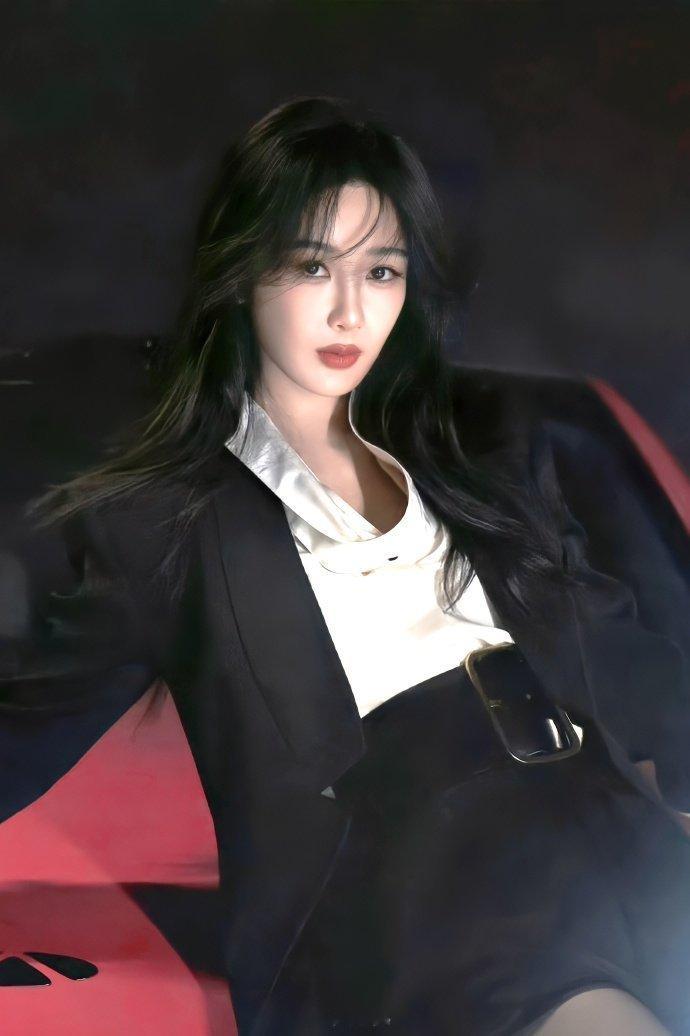 杨紫玉兰花开君再来 💜杨紫董竹君 白茶清欢无别事，我在等风也等你 杨紫🔸杨紫