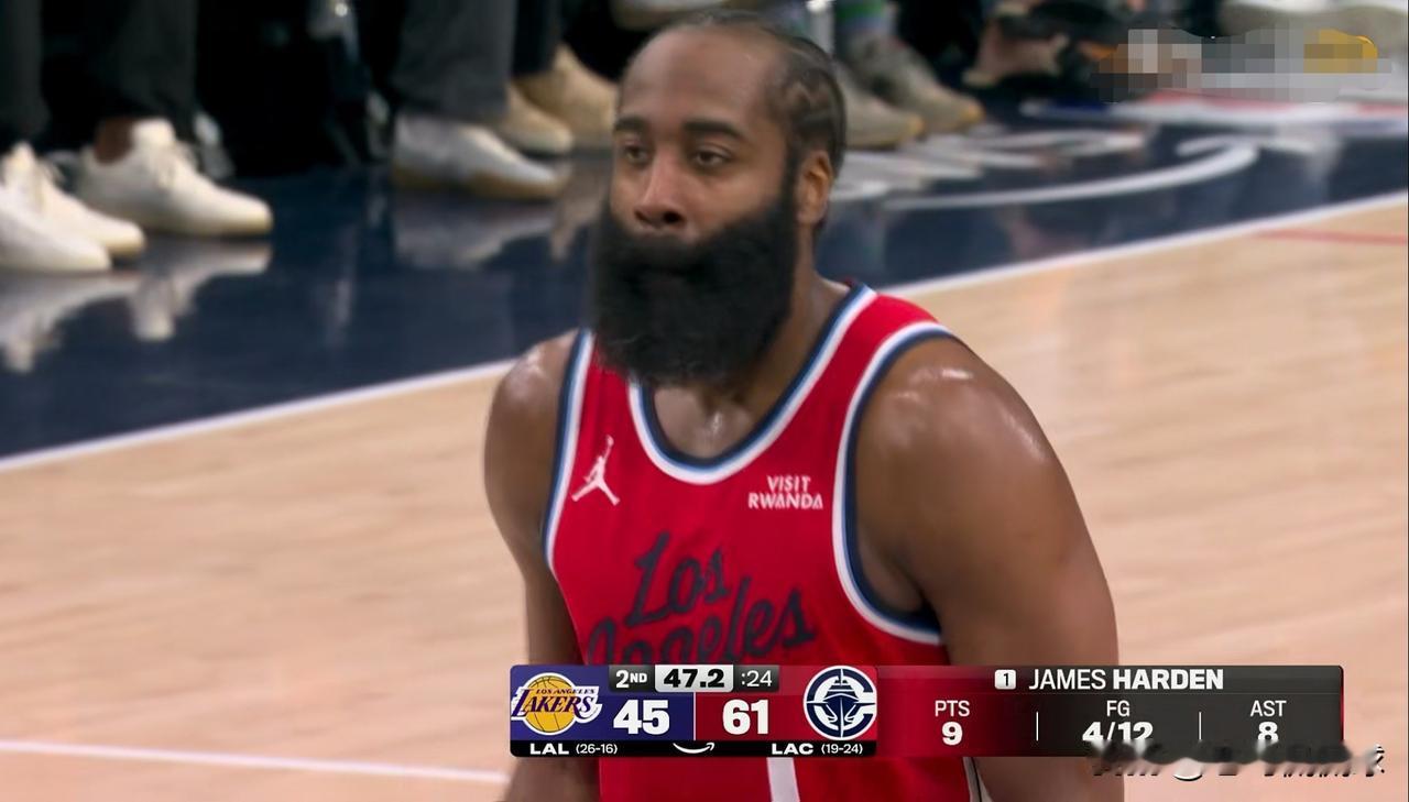 快船巨星哈登的进攻效率真是惨不忍睹！在今天快船主场迎战湖人的焦点战中，目前双方半