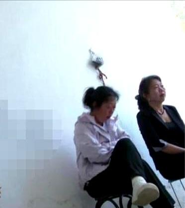 一张卡，十多年，49.7万变成不到12万。
河南开封，一个弟弟因工去世后，五个姐