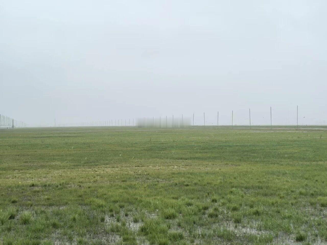 福州长乐机场顺利破解飞行区扬尘难题今年3月试飞期间，福州长乐机场二期东飞行区跑道