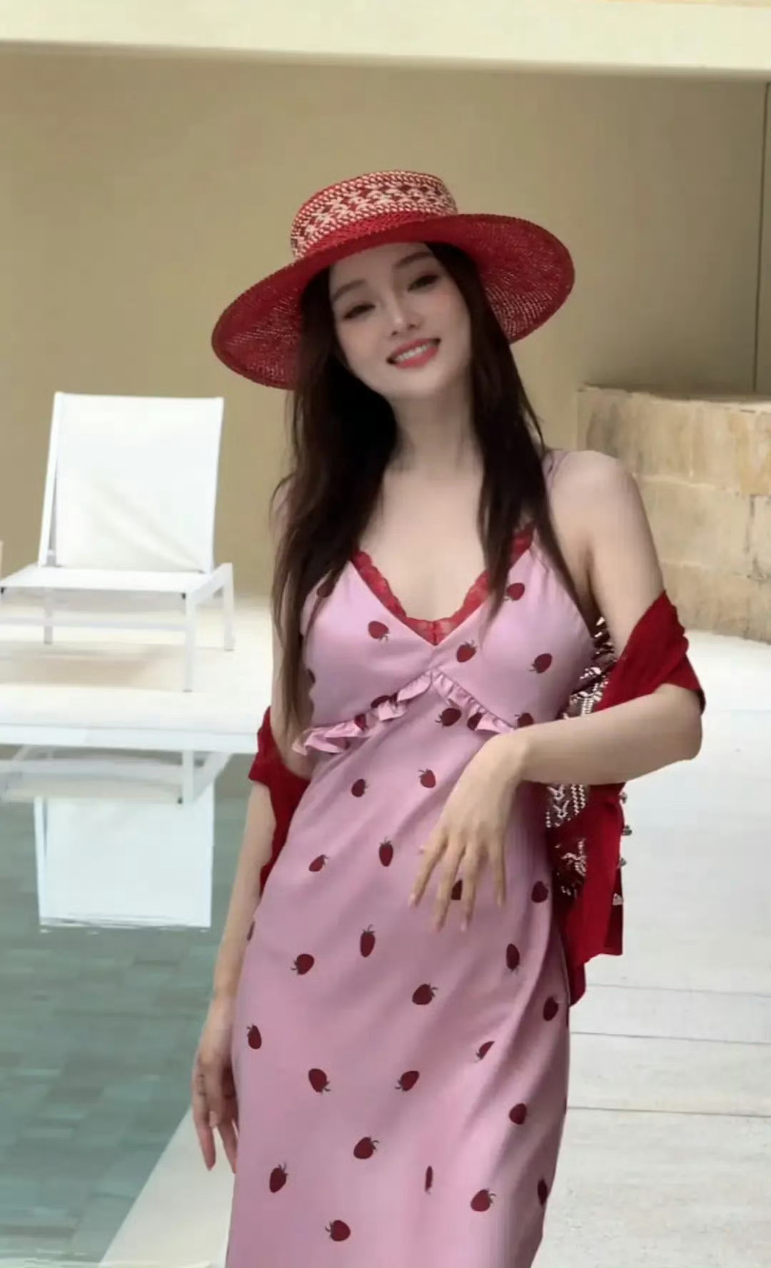 一直觉得她又妹又姐，皮肤一如既往的好，美回金太郎的幸福生活了，她的身材保持的真不