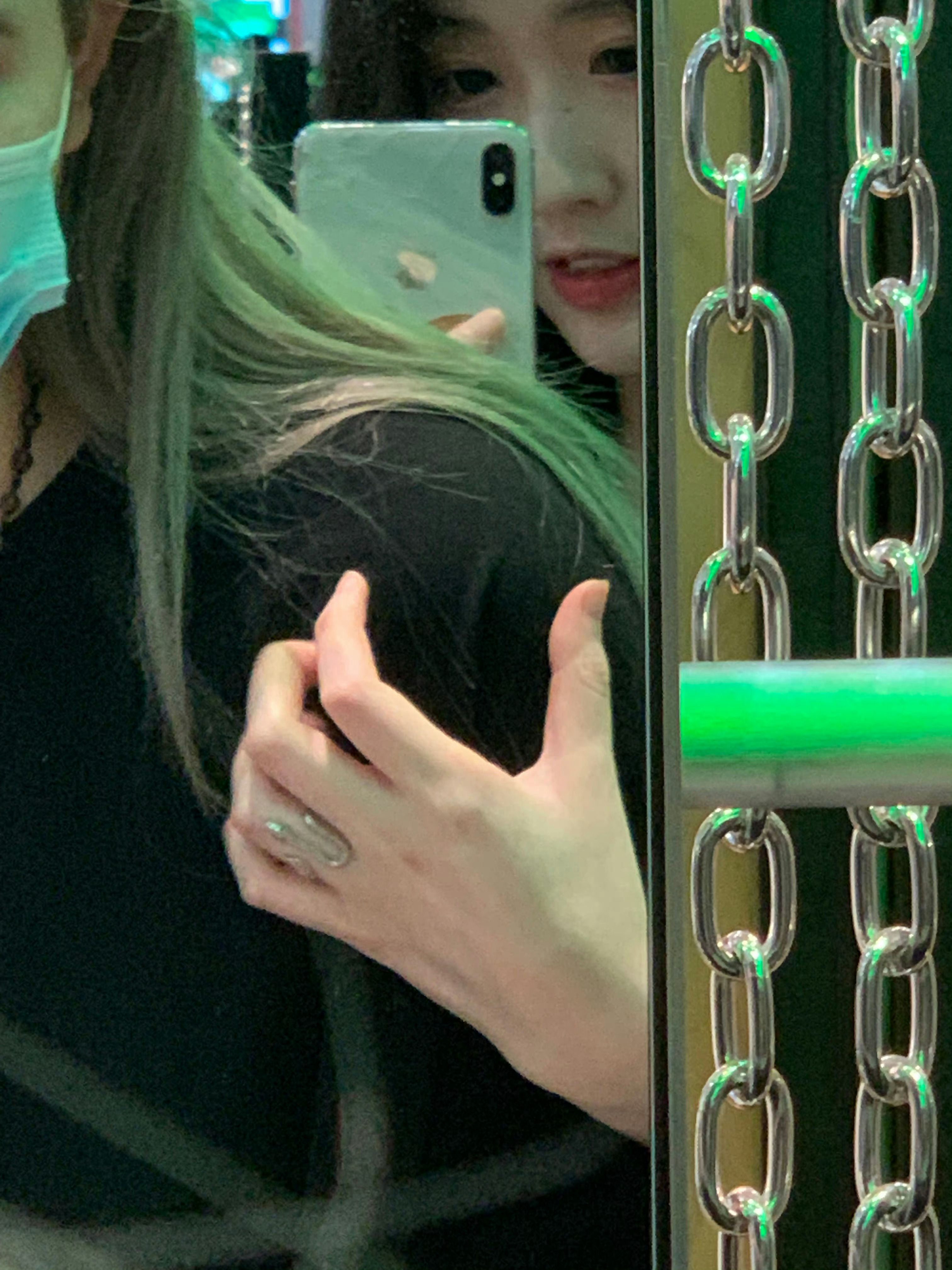 黄金涨价1100了，朋友给我发了个2块钱红包黄金刚要涨的时候我就劝她买一些，后面