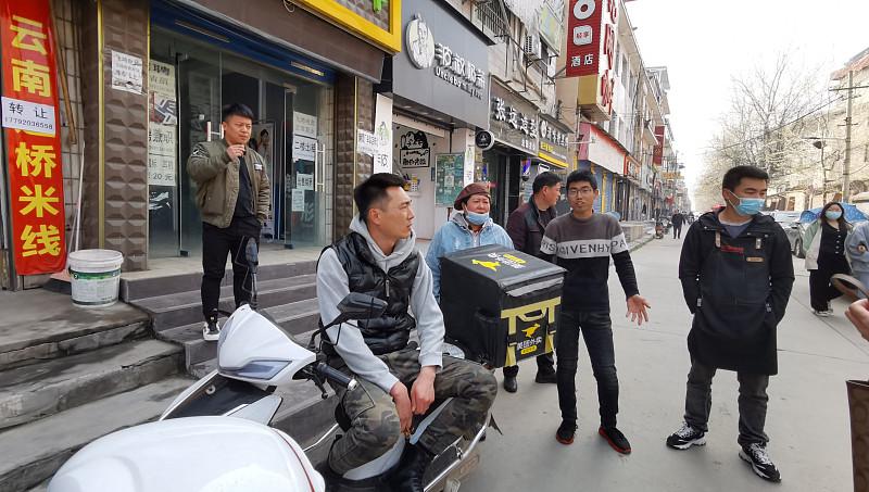中年男人被迫提前退休（失业），如果成为一种普遍现象，那么离婚率还会飙升。
男人5