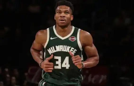 密尔沃基雄鹿  今日，NBA记者Marc Stein在个人社媒上转发了一段雄鹿老