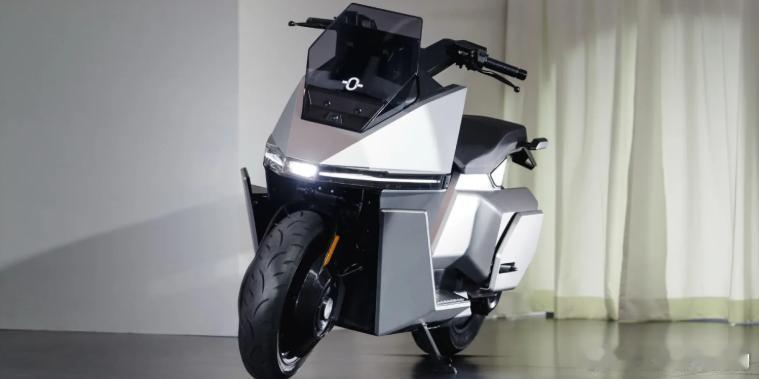 华为小鹏为何纷纷闯入摩托车赛道这可太有意思啦华为要在两轮领域做两轮鸿蒙生态，类似