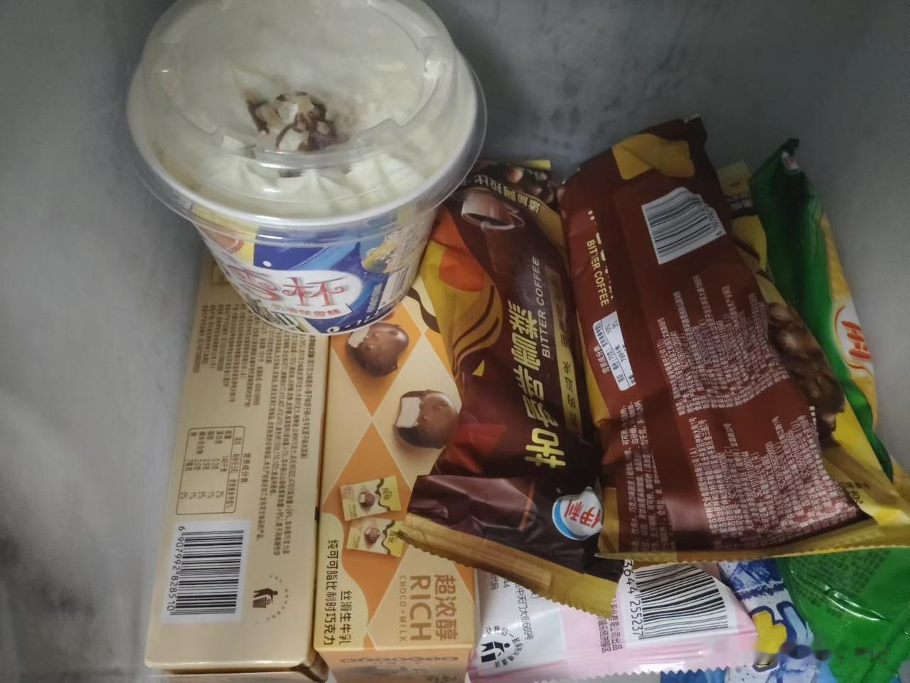 夏天该有的样子，可太美好啦！在城市被热浪和空调房折磨时，有个绿荫院子简直是救星。