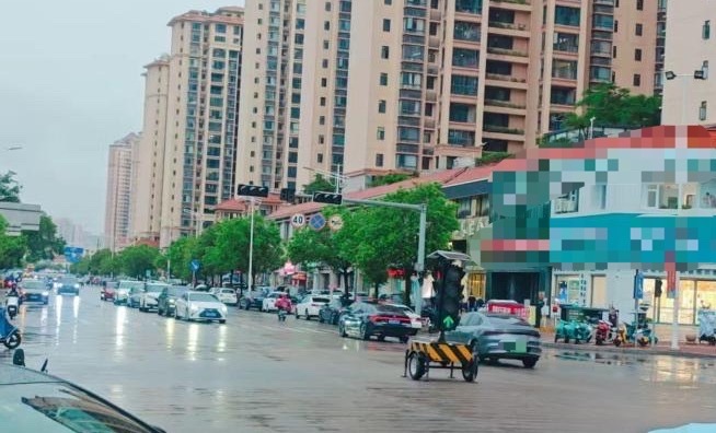 玉林这些路口启用临时信号灯 7月22日，玉林交警：因电网故障，玉林市玉东大道文体
