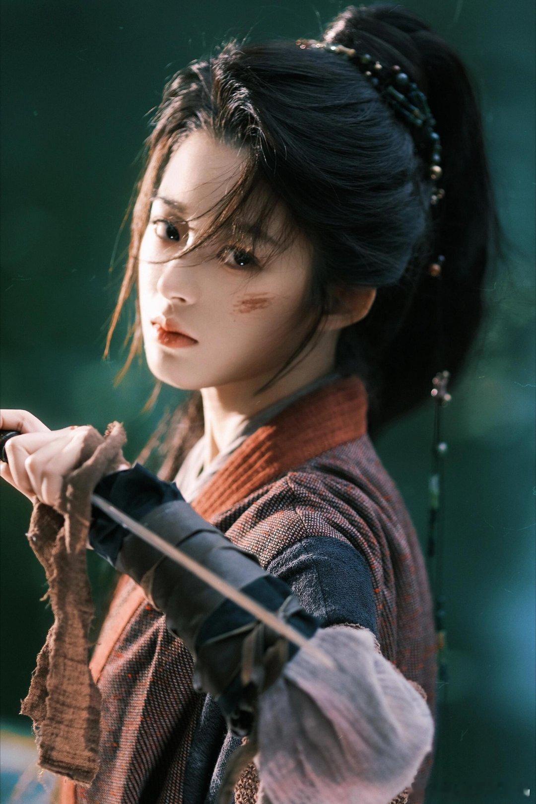 黄杨钿甜水缸戏是寒冬二月夜里拍的黄杨钿甜水缸戏是2月拍的来看娱乐看似唯美的水缸戏