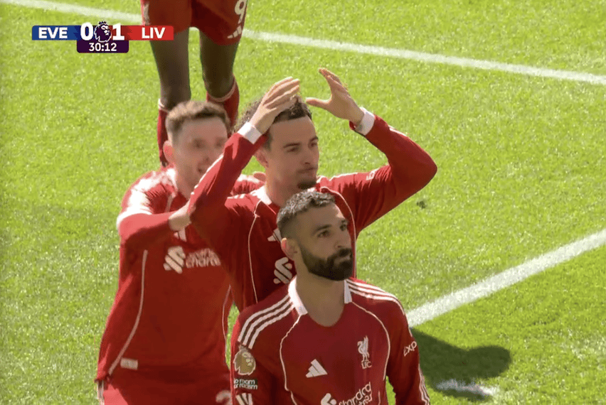 琼斯vs埃弗顿数据：2抢断，5解围，4拦截，14次丢失球权