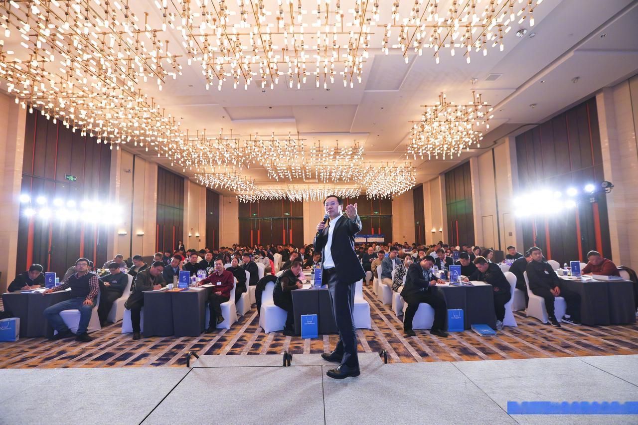 【会承受，才能承担】但凡成功之人，往往都要经历一段没人支持、没人 帮助的黑暗岁月