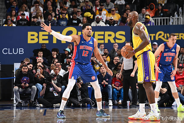 詹姆斯生涯第三次上半场0分，2010年12月20日以来第一次。这不应该啊湖人vs