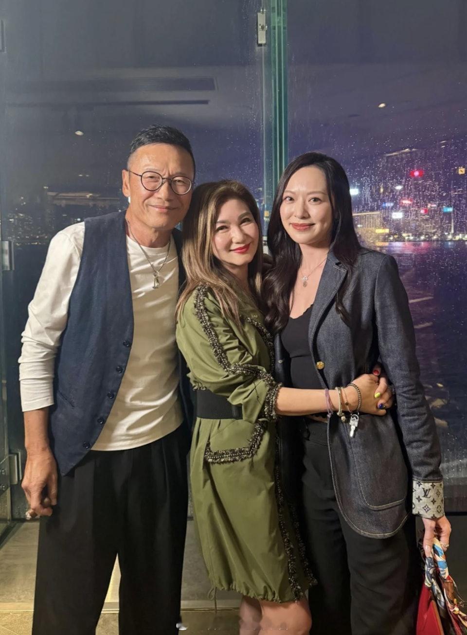 日前冯盈盈出席乐易玲生日宴，零P图曝光真实外表，圆碌碌身形震惊一众网民！乐易玲于