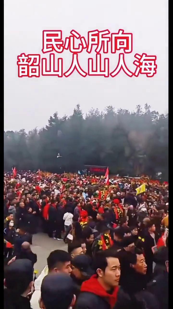民心所向，韶山人山人海。
