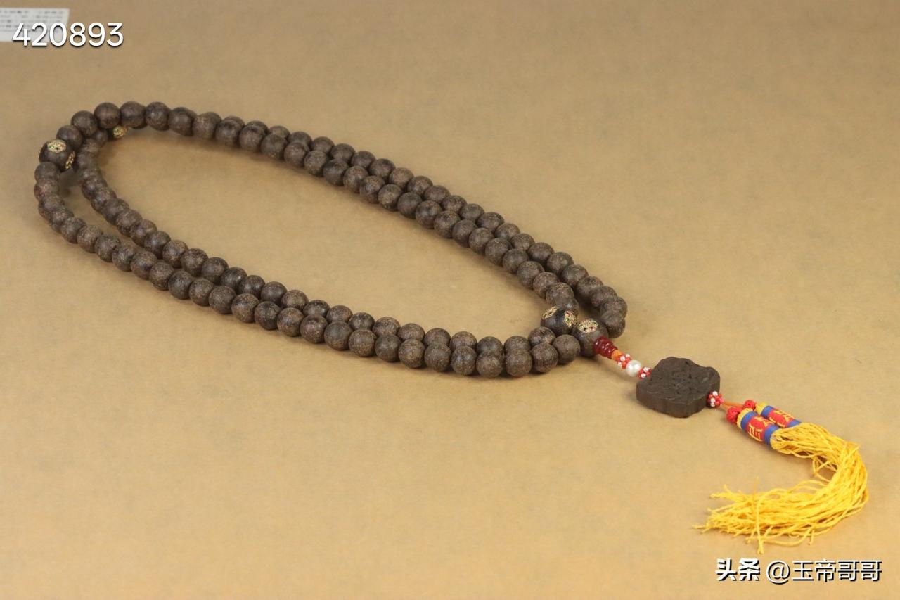 清代  老沉香素珠108佛珠。

规格：1.23cm